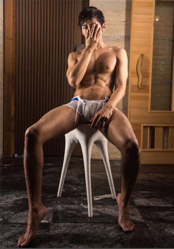 Whoseman-4-明星教練男丁格爾-芬達-全裸非全見寫真書